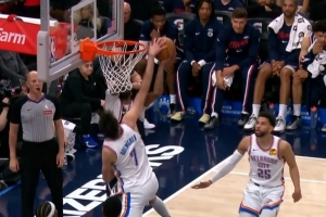 杀疯了！切特送大帽后追身三分+反击单臂战斧 已砍下24分！