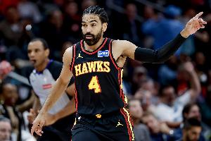 现在咋这么准了？文森特上半场三分3投全中拿9分 正负值+12