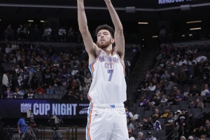 没人能对得上！切特统治攻防 13中10爆砍30+14+5+2+4！