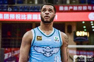 媒体人：如何管理外援是门学问 该哄哄该骂骂恩威并用