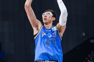 周琦在内线攻防两端展现出了绝对的统治力 翟晓川的作用非常重要