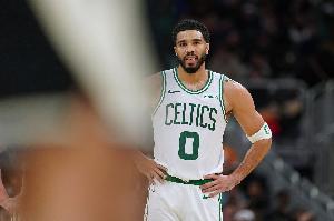 手感冰凉！塔图姆上半场11投2中&三分5中0 得到10分9板4助1断1帽