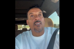 巴爷：贝弗利你就是个小丑 咱都角色球员 你却装得像个15届全明星