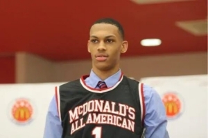 17岁赚了一百万美元，25岁被CBA裁员