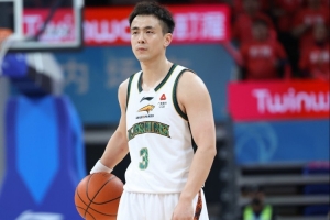 赵继伟半场出战13分钟 4中1&三分2中0拿到4分2板2助1断 有2失误