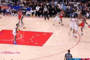 超高难度帅球！埃奇库姆弧顶迎着申京&小史密斯扑防轰压哨长两分