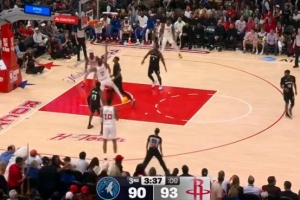 就是能进！杜兰特突破漂移拧身单手抛投得分