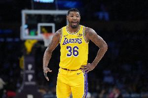 雷迪克：斯马特今天将受到出场时间限制 会利用下周提升其状态