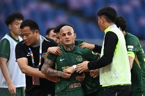 足球报：米特里策非常懊悔并诚恳道歉，俱乐部对其进行了安抚