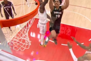 直捣黄龙！新秀贝兰热过掉申京迎着伊森补防直接双手砸扣