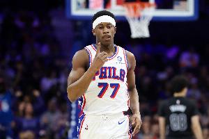 填满数据栏！埃奇库姆半场出战19分钟 拿到10分4板3助3断1帽