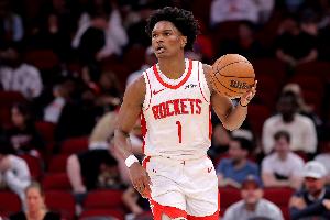 冲筐真拦不住！阿门首节出战10分钟 7中6拿到12分3板1助