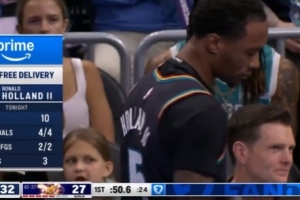 俩三分俩暴扣！霍兰反击单臂劈扣 不到三分钟4中4连拿10分