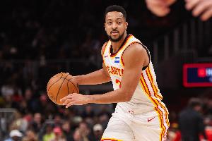 里突外投！麦科勒姆首节6中4独得11分 三分3中2