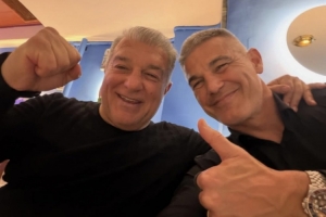 世体：拉波尔塔和助手庆祝皇马本轮不胜，助手在社媒晒出两人合影