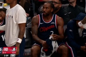 又投降了！伦纳德被换下场&快船落后15分宣布放弃