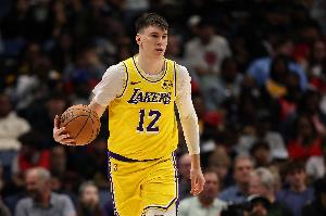 但求无过！拉拉维亚全场只出手1次 得到2分3板1助2断&正负值+11