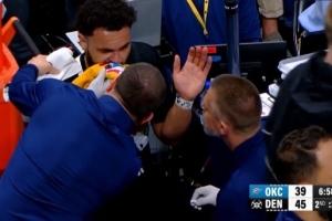 看着就疼！罗迪抢板被多特肘到面部 流鼻血下场处理