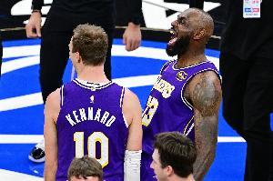 詹姆斯：肯纳德曾在我的AAU球队打过球 他不仅仅是个射手