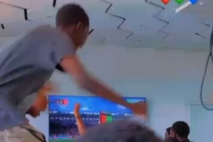 巴拉·恩迪亚耶上演拜仁一线队首秀，球员青训学院疯狂庆祝