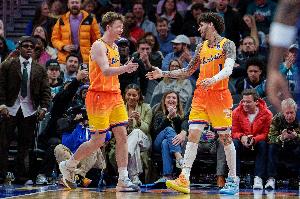 黄蜂本赛季有三名球员投进200+记三分 历史第4队