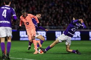 亚马尔单赛季西甲场均成功过人5.0次，近10年仅次于梅西和内马尔