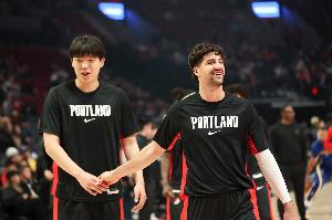 拓媒：即便大出血去换字母哥杨瀚森也绝不会动 因为新老板喜欢他