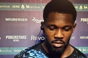 小图拉姆：庆祝动作？献给看台上的一位对我很重要的球迷