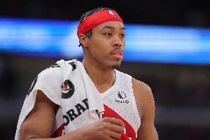 三双到手！斯科蒂·巴恩斯11中8高效砍下18分12板12助 外加3帽1断