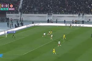 争普斯卡什？摩洛哥联赛球员禁区外插花脚世界波，这还是名后卫！