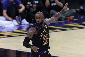 A·史密斯：詹姆斯数据仍会好看 但湖人无东里或被火箭横扫