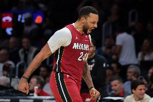 鲍威尔：附加赛首轮打黄蜂像抢七大战 赢球晋级输球回家