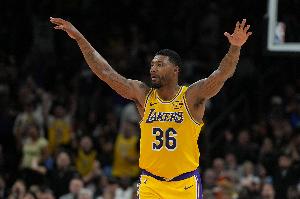 斯玛特：赢球关键就是压力下保持镇定的能力 我们必须团结在一起