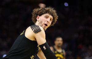 波杰本赛季全勤 科尔：这是他最优质特质之一 他的自信心稳步提升