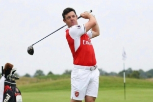 摩根晒麦克罗伊穿阿森纳球衣AI图：阿森纳势必反弹，最终夺得英超