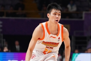 低迷！庞峥麟18投仅3中拿到7分4板 三分10中1&正负值-22