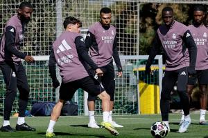 阿斯：姆巴佩今日正常参加训练，可以出战对阵拜仁的次回合比赛