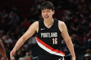 解说： 杨瀚森新秀季提升最多的是身体 这是在NBA容易改变的地方