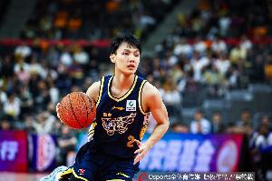 媒体人：今天广东阵地战耐心&节奏可快可慢 这样的球风应该延续