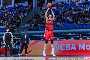 解说：NBA有意徐昕是好事 希望年轻人去大舞台磨练 最好今夏就去