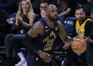 帕森斯：我相信詹姆斯不仅能做组织前锋 需要时仍能扛起主攻重任