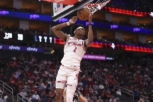 卢卡&小里不仅是三核之二也是篮板前四 火箭可靠篮板优势战胜湖人