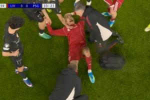 雪上加霜！埃基蒂克第29分钟无对抗受伤，被担架抬出场