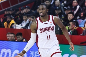 罚球11中5！迪亚洛9中6拿19分4板7助 也有5失误