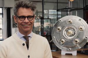 德甲冠军奖盘再次扩容，为未来30年留足雕刻空间