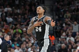 米奇：预计瓦塞尔周日能出战 他需要克服拇指的疼痛和扭伤