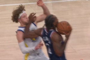 伦纳德击中波杰姆斯基面部被吹进攻犯规 裁判回看后没有升级