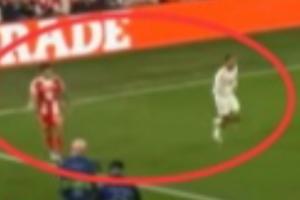 有点无语阿诺德踩掉迪亚斯的鞋还一脚踢出场，迪亚斯摊手不解