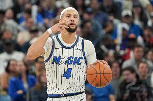 手感不够防守来凑！萨格斯半场5中1仅得3分2板1助 但贡献2次抢断