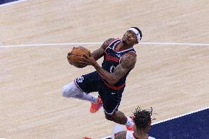 550万球员选项！船记：比尔预计执行下赛季球员选项